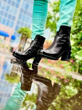 John Fluevog Together Hi Niki Ankle Boot with front zip, size 6.5